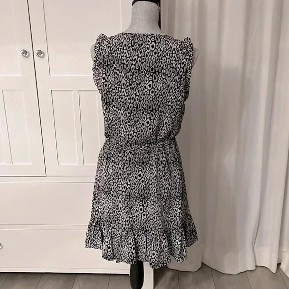 MICHAEL KORS NWOT Animal Print Ruffled Skirt, Size M - Picture 8 of 13
